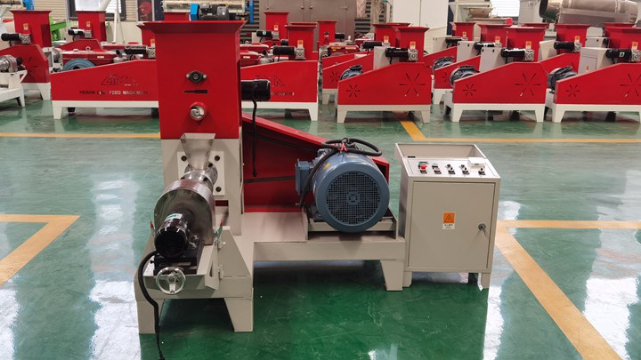 Brand new growfin fish  twin screw extruder machine in Tanzania